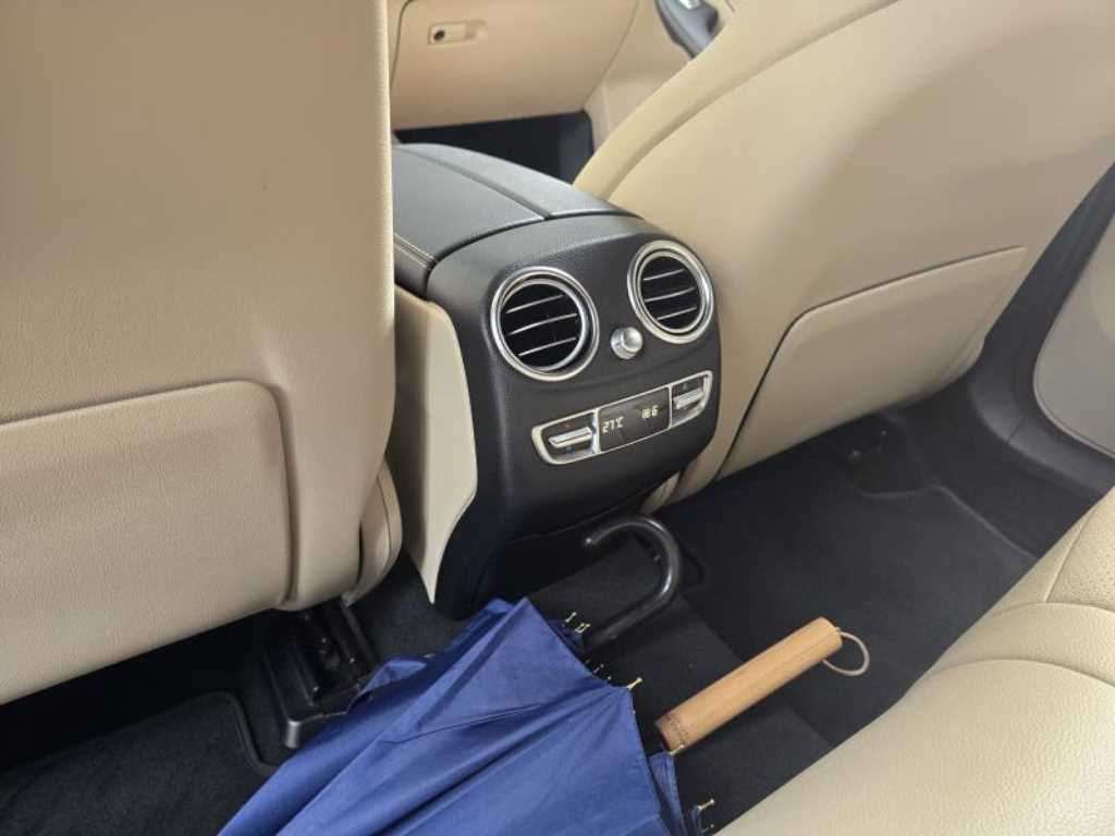 Mercedes Benz EQC - Vista 5