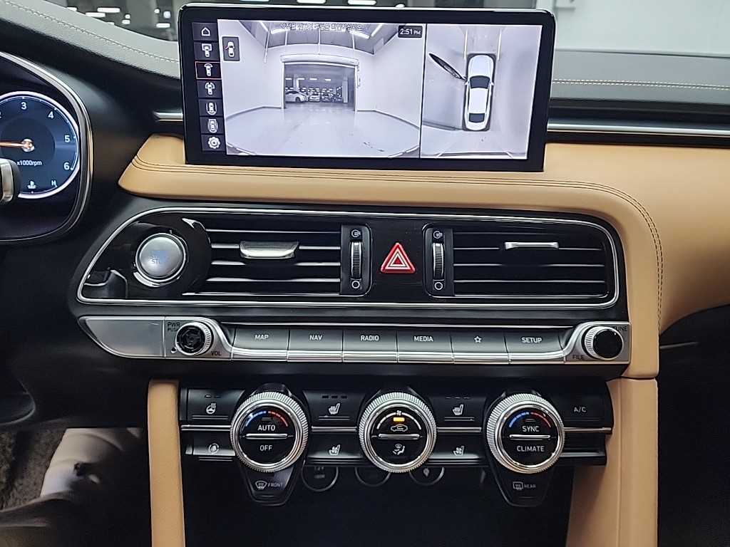 Genesis G70 - Vista 10