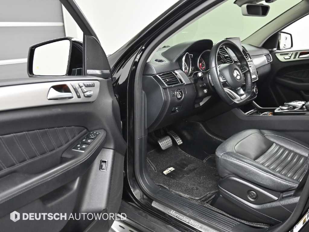 Mercedes Benz GLE Class - Vista 11