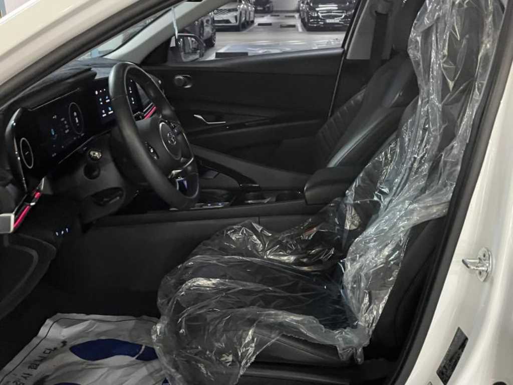 HYUNDAI Avante - Vista 11