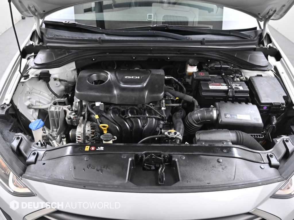 HYUNDAI Avante - Vista 6