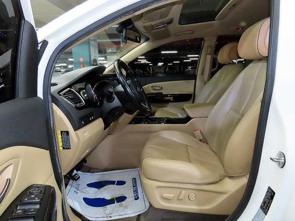 KIA Carnival - Vista 6