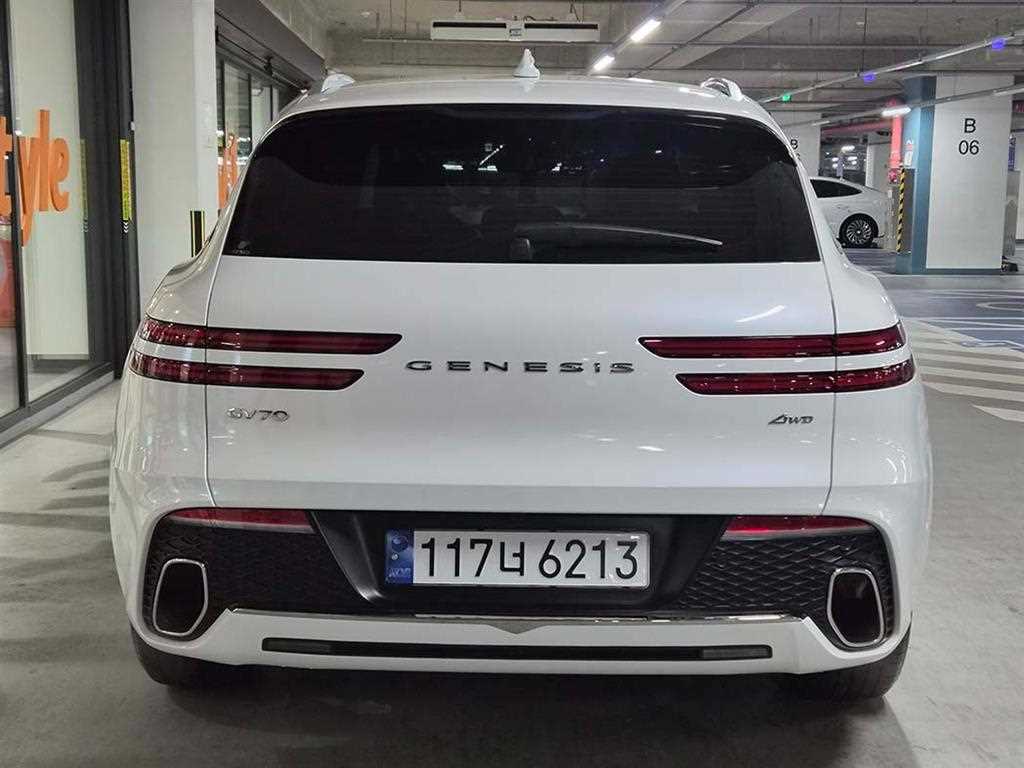 Genesis GV70 - Vista 5