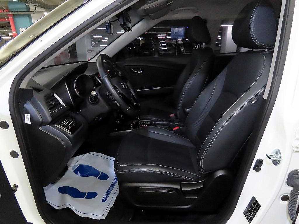 Ssangyong Tivoli - Vista 6