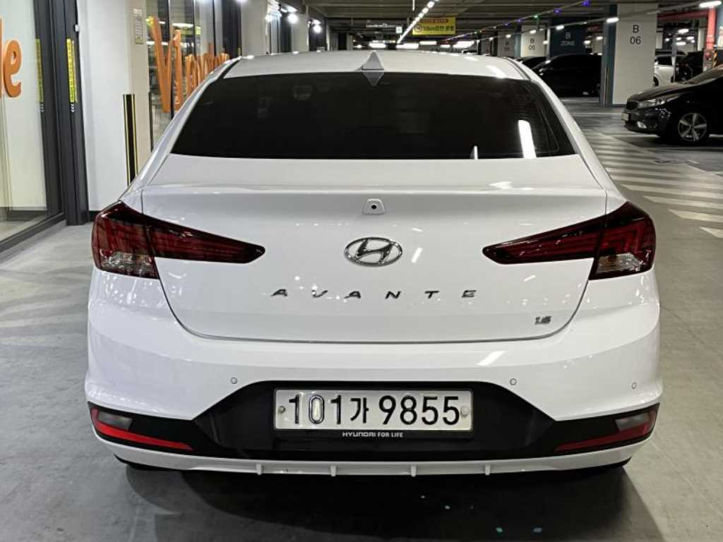 HYUNDAI Avante - Vista 5