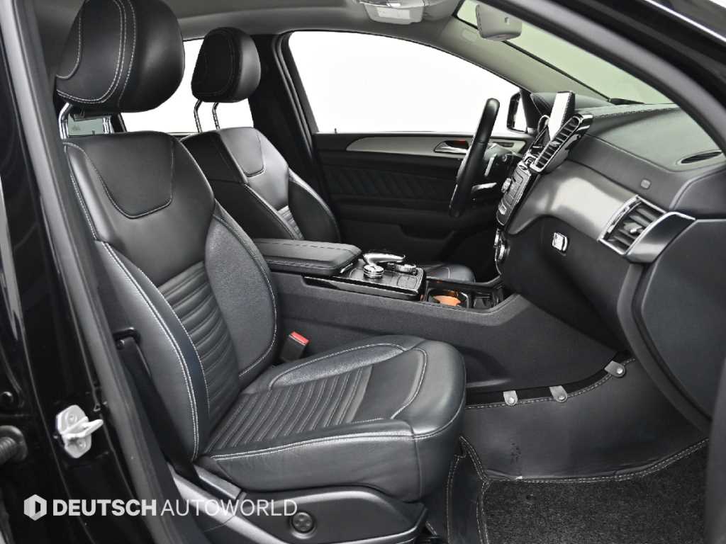 Mercedes Benz GLE Class - Vista 10