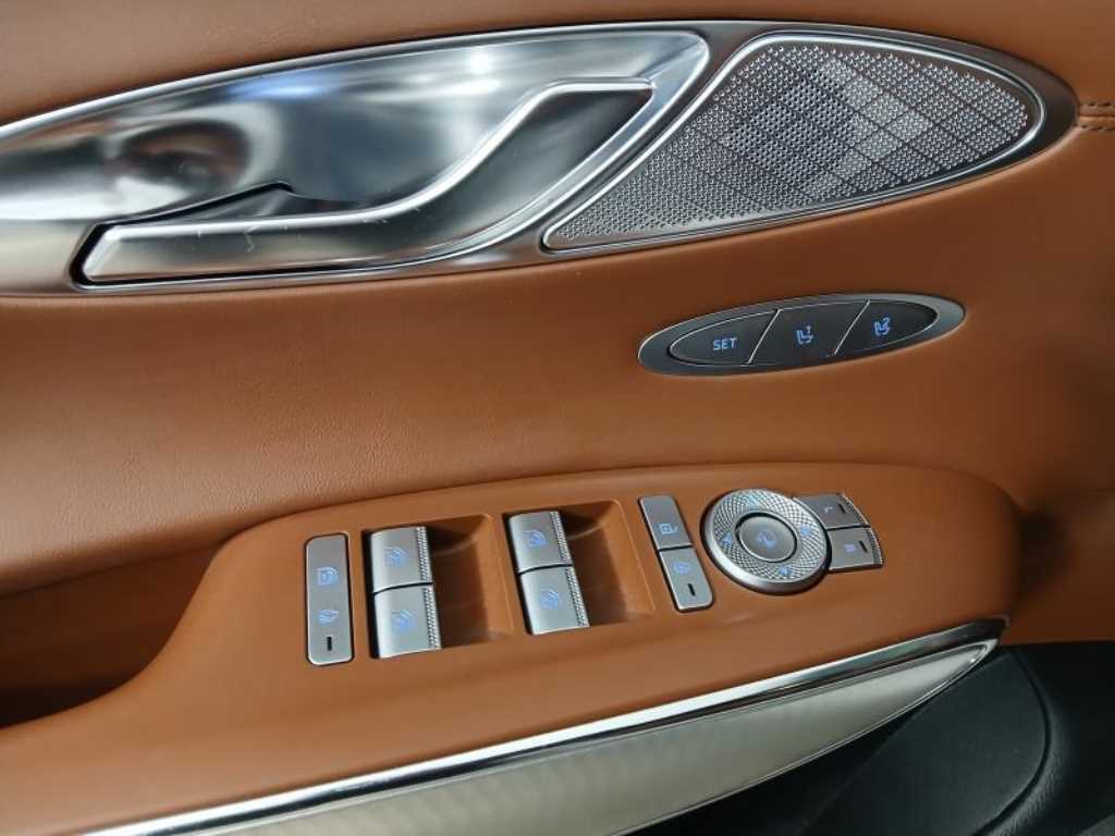 Genesis GV70 - Vista 10