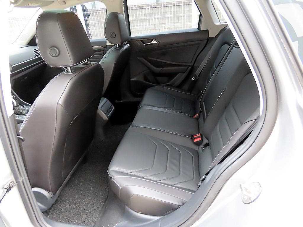 Volkswagen Jetta - Vista 6