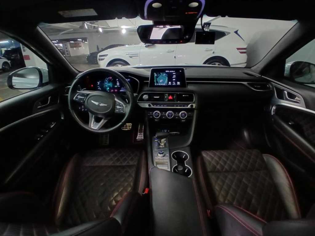 Genesis G70 - Vista 6