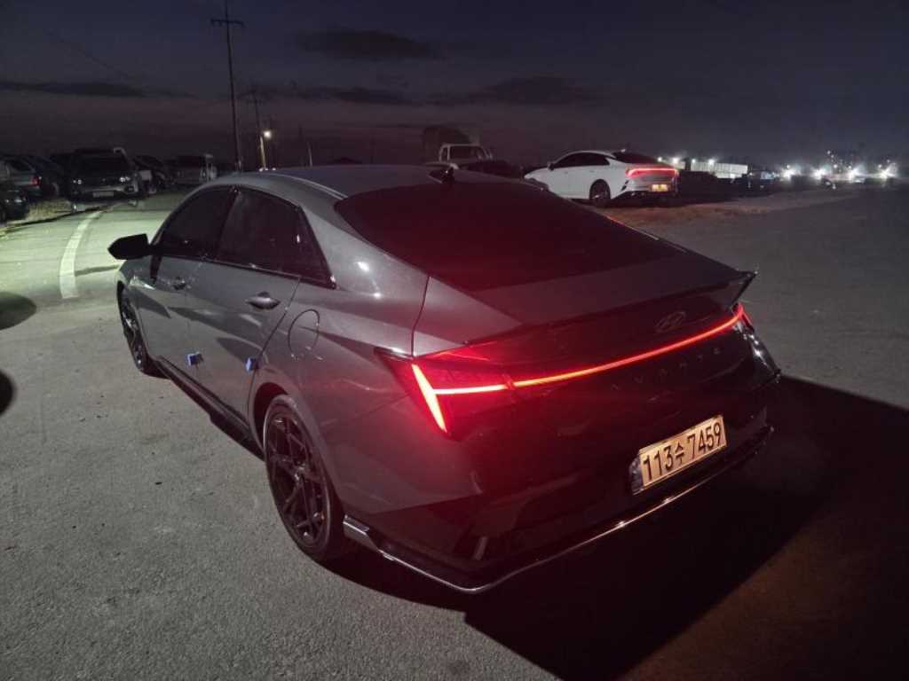 HYUNDAI Avante - Vista 10