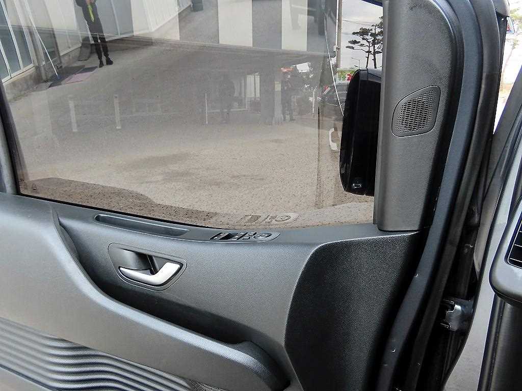 HYUNDAI Staria - Vista 11