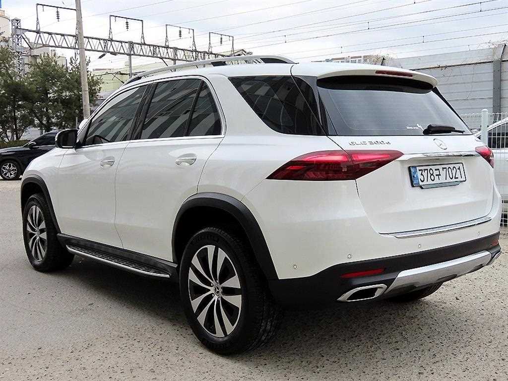 Mercedes Benz GLE Class - Vista 3