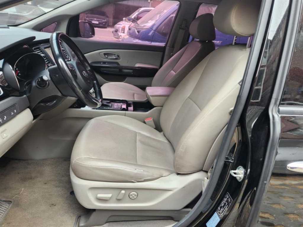 KIA Carnival - Vista 6