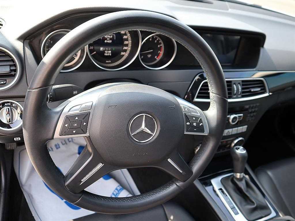 Mercedes Benz C Class - Vista 8