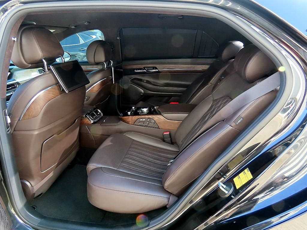 Genesis G90 - Vista 6