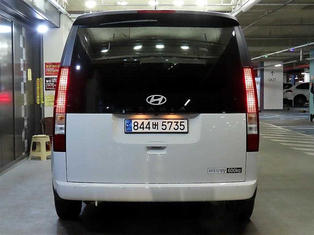 HYUNDAI Staria - Vista 5