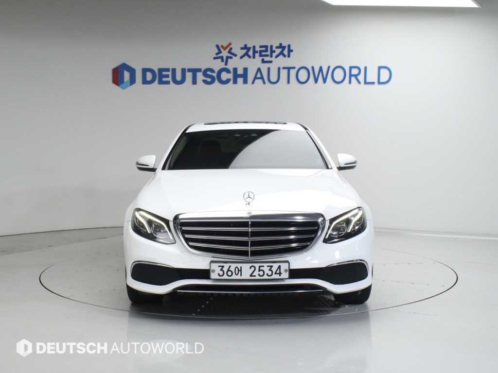 Mercedes Benz E class - Vista 3