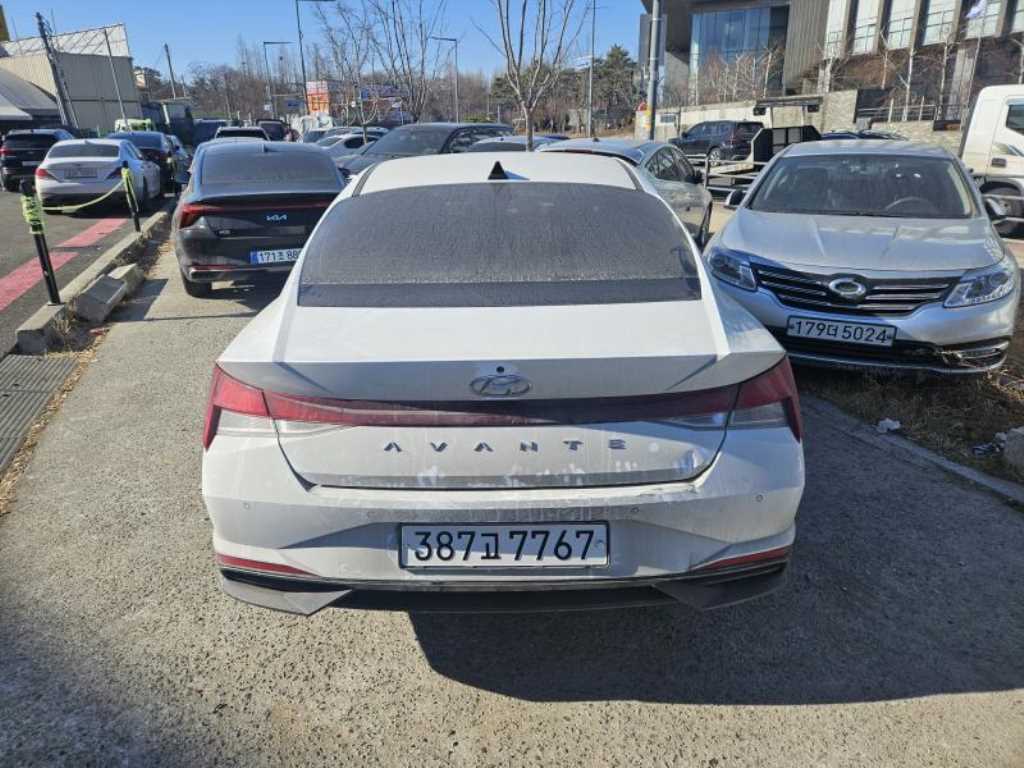 HYUNDAI Avante - Vista 3