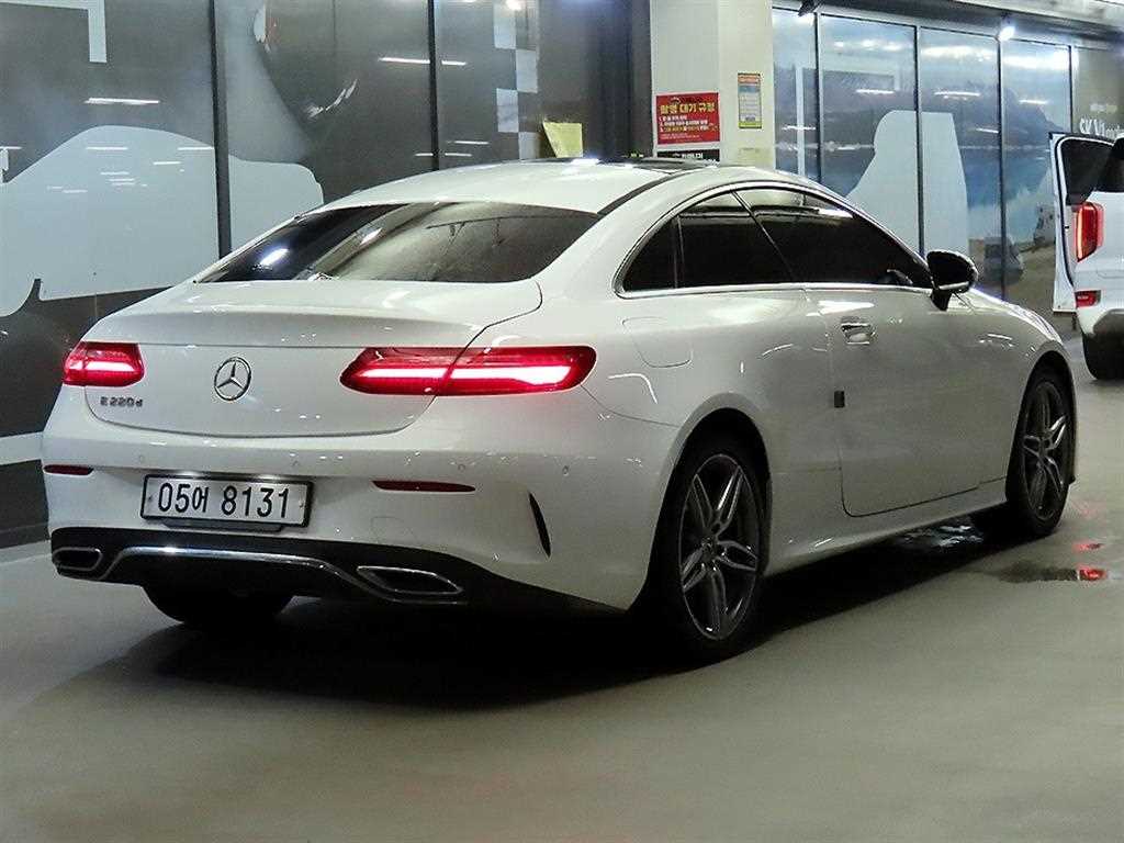 Mercedes Benz E class - Vista 4