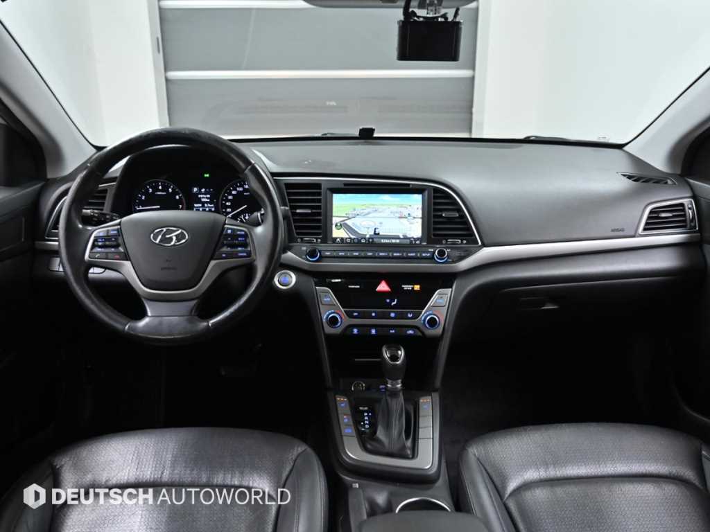 HYUNDAI Avante - Vista 7