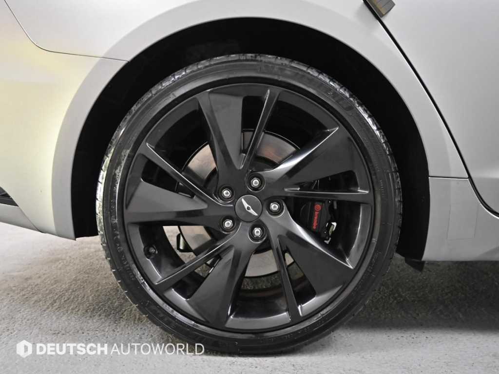 Genesis G70 - Vista 5