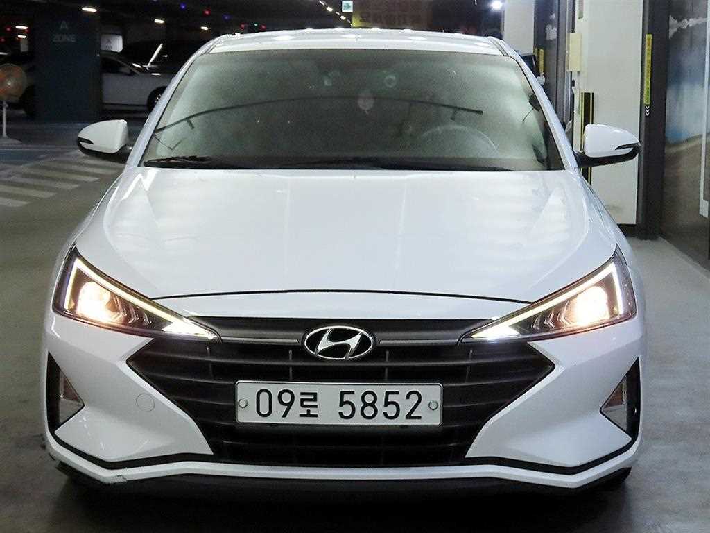 HYUNDAI Avante - Vista 2