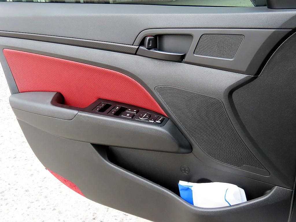 HYUNDAI Avante - Vista 11