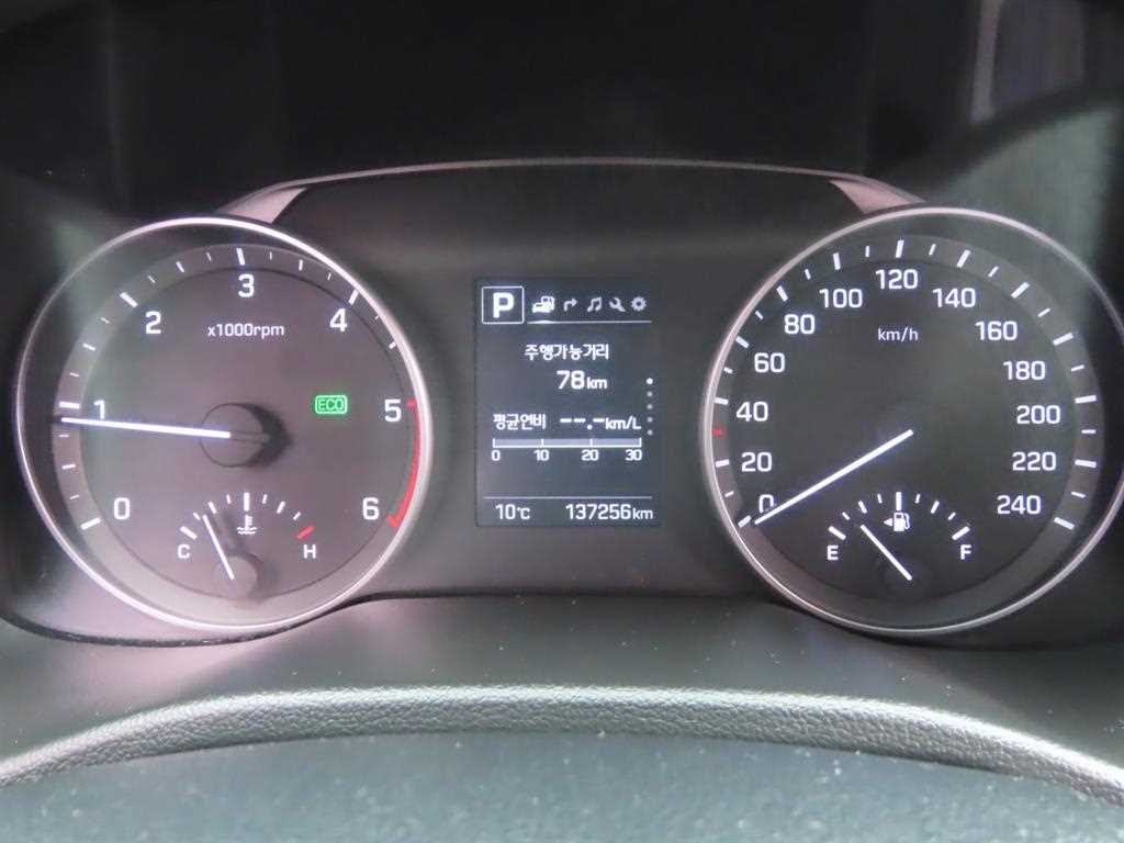 HYUNDAI Avante - Vista 9