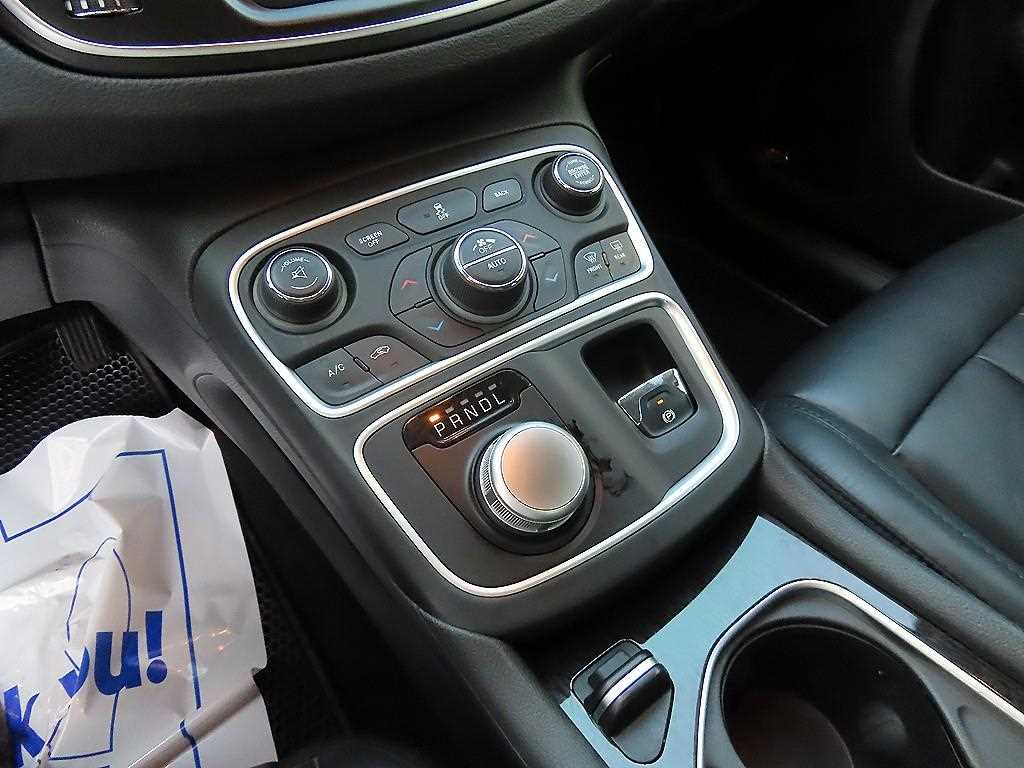 Chrysler 200 - Vista 10