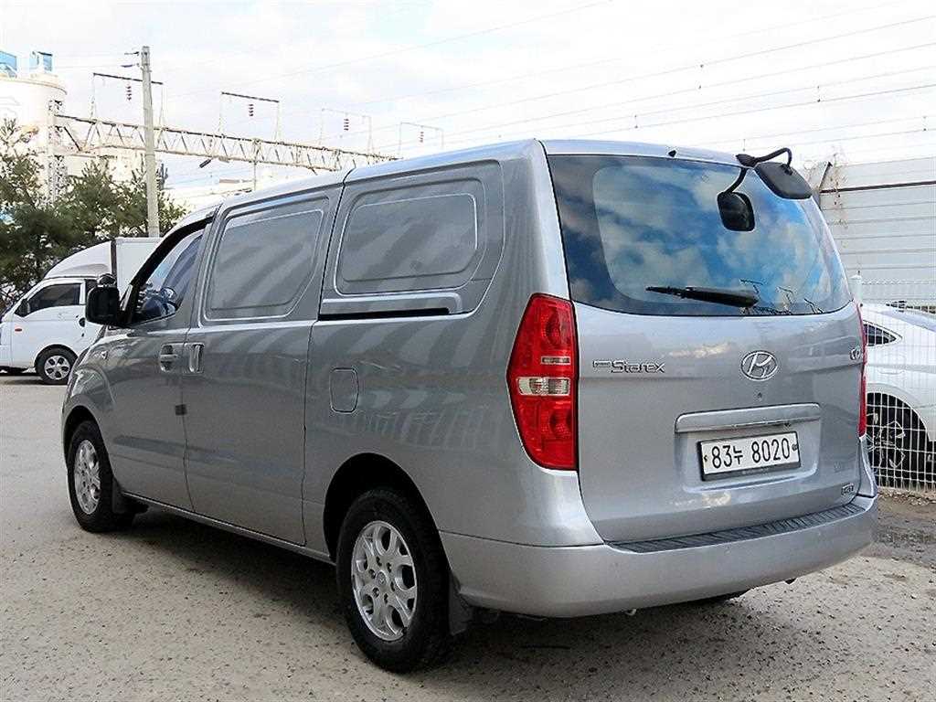 HYUNDAI Starex - Vista 3