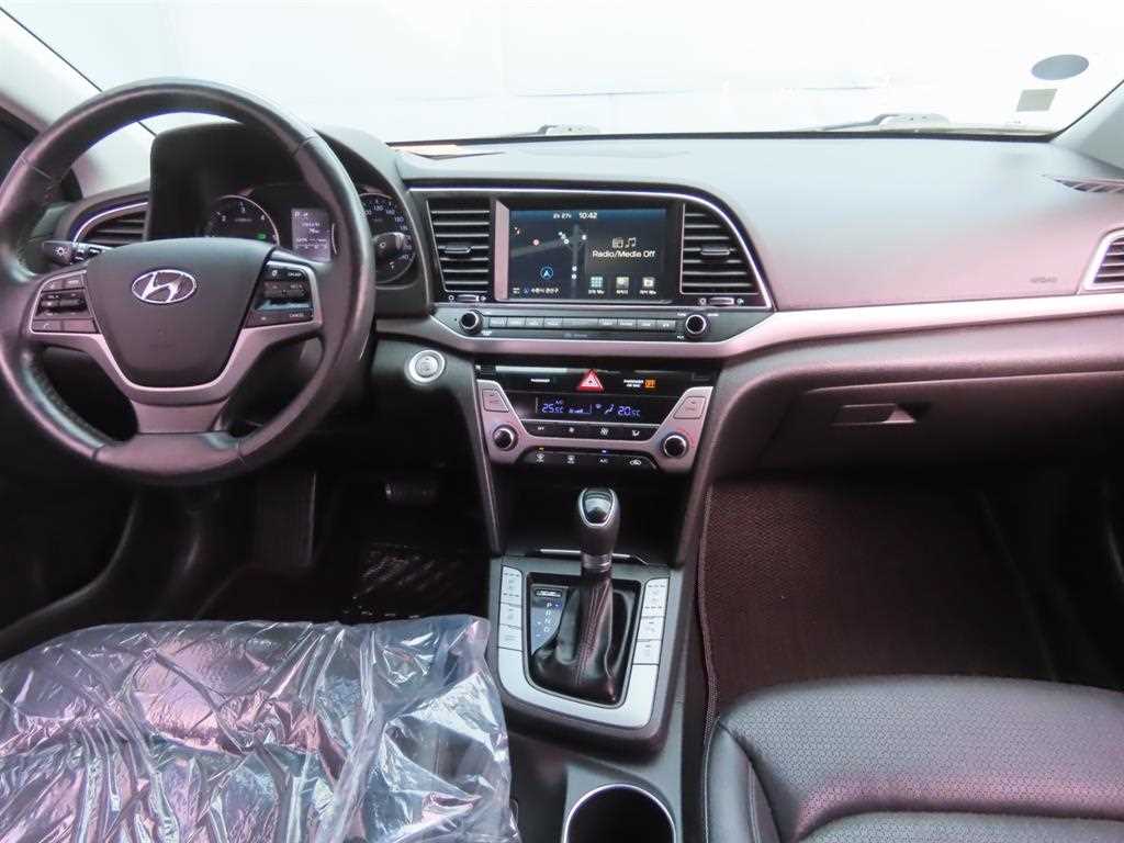 HYUNDAI Avante - Vista 8