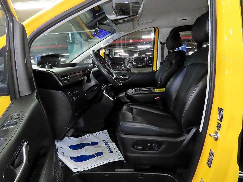 HYUNDAI Staria - Vista 6