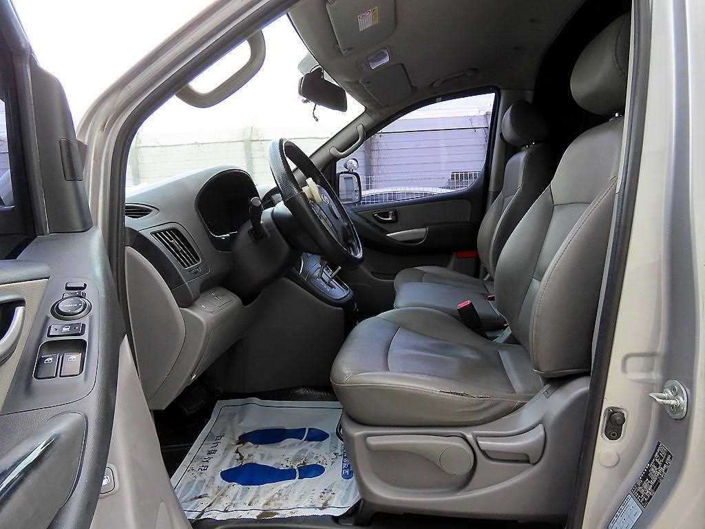 HYUNDAI Starex - Vista 5