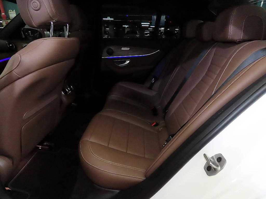 Mercedes Benz E class - Vista 7