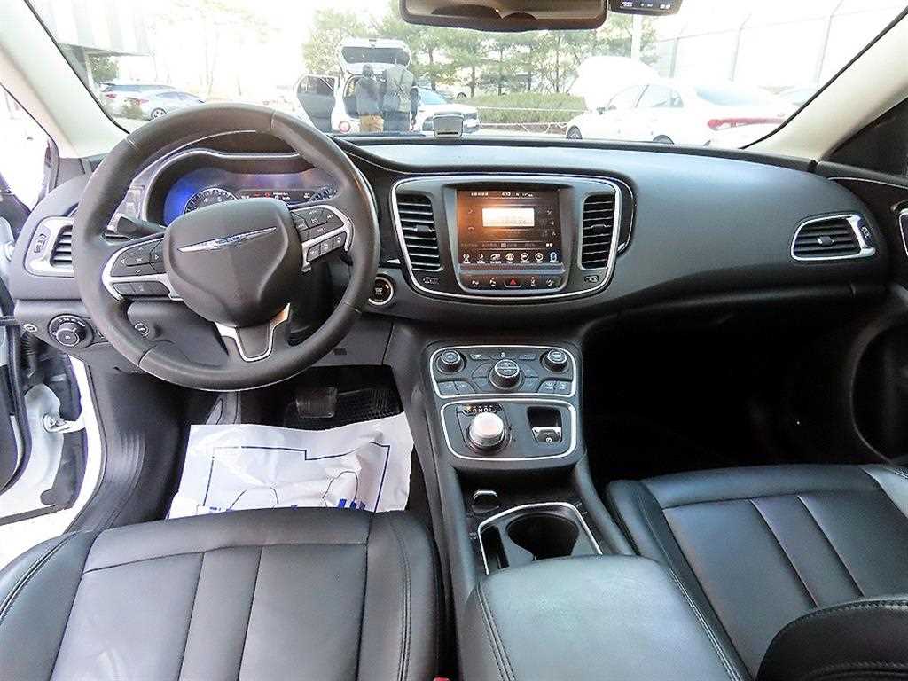 Chrysler 200 - Vista 7