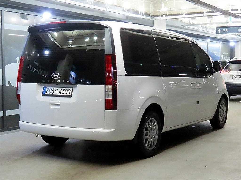 HYUNDAI Staria - Vista 4