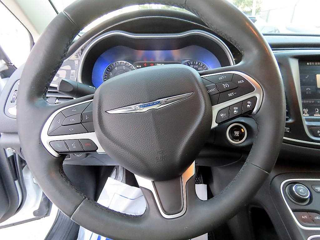 Chrysler 200 - Vista 8