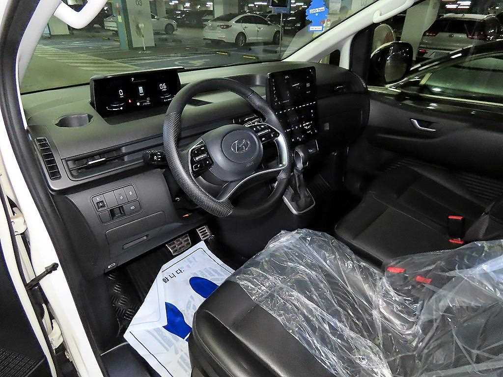 HYUNDAI Staria - Vista 9