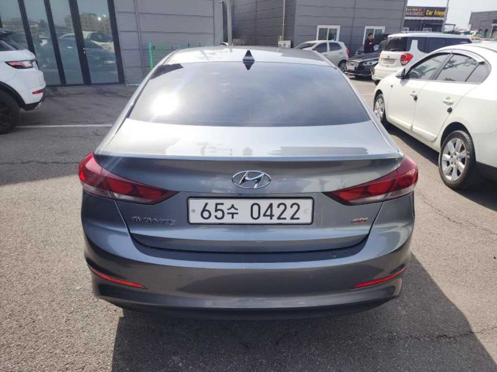 HYUNDAI Avante - Vista 7