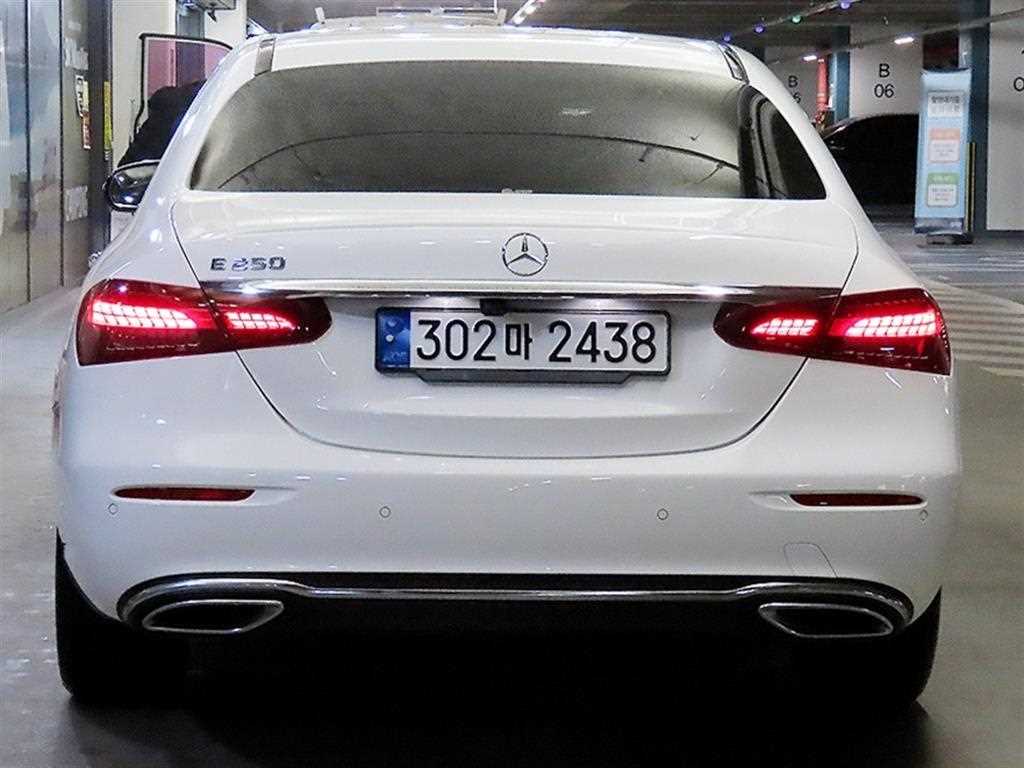 Mercedes Benz E class - Vista 5