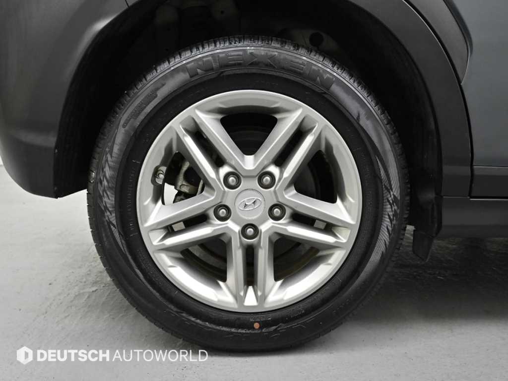 HYUNDAI Kona - Vista 5