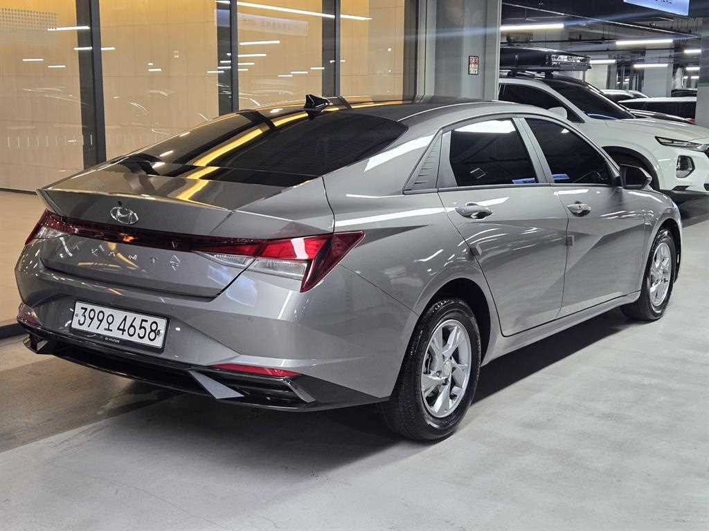 HYUNDAI Avante - Vista 3