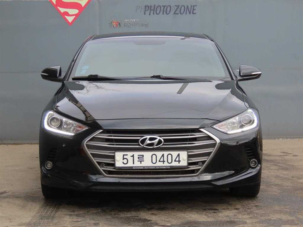 HYUNDAI Avante - Vista 2