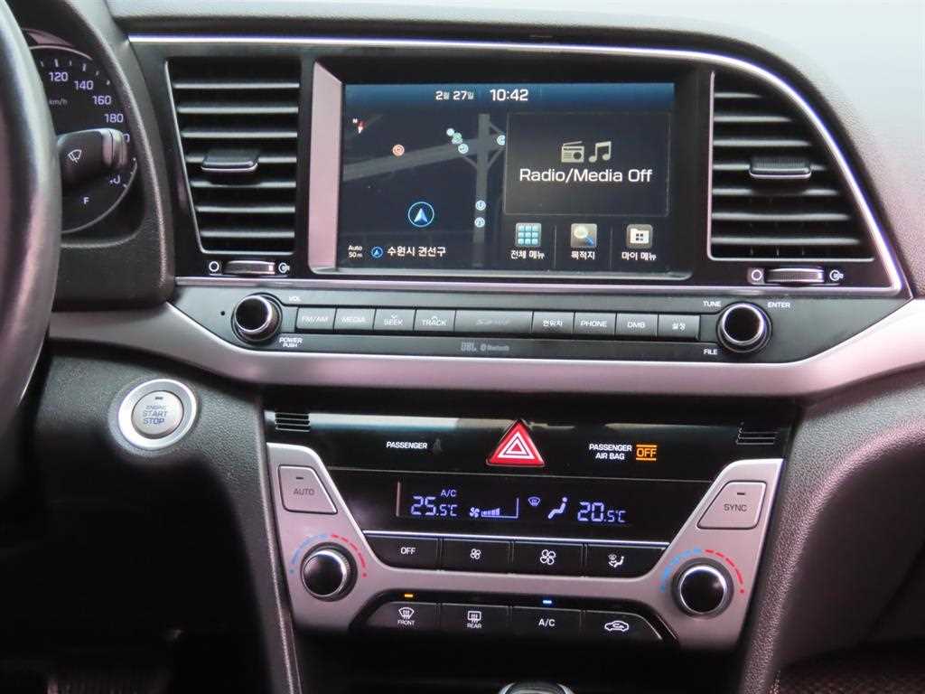 HYUNDAI Avante - Vista 10