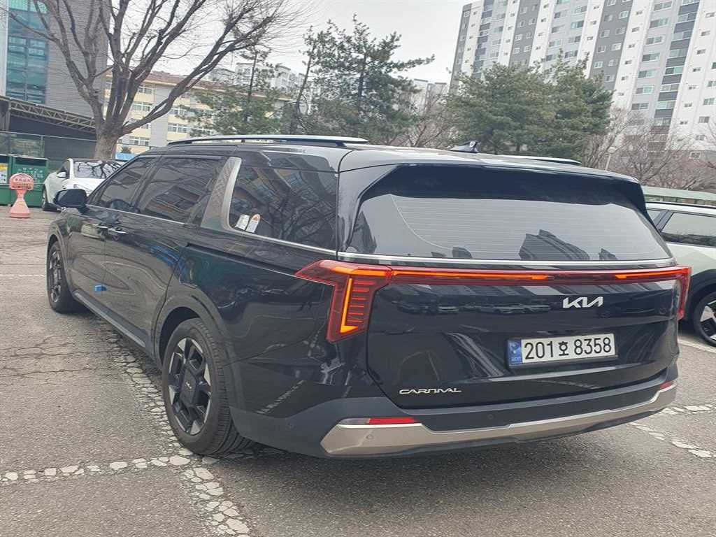 KIA Carnival - Vista 6