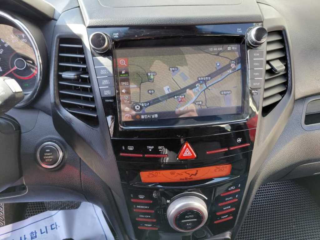 Ssangyong Tivoli - Vista 6