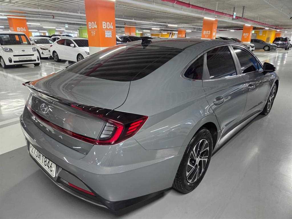 HYUNDAI Sonata - Vista 3
