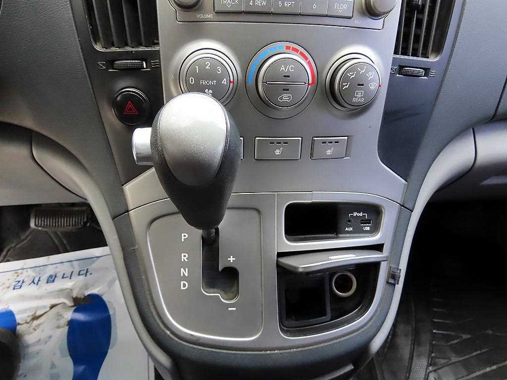 HYUNDAI Starex - Vista 10