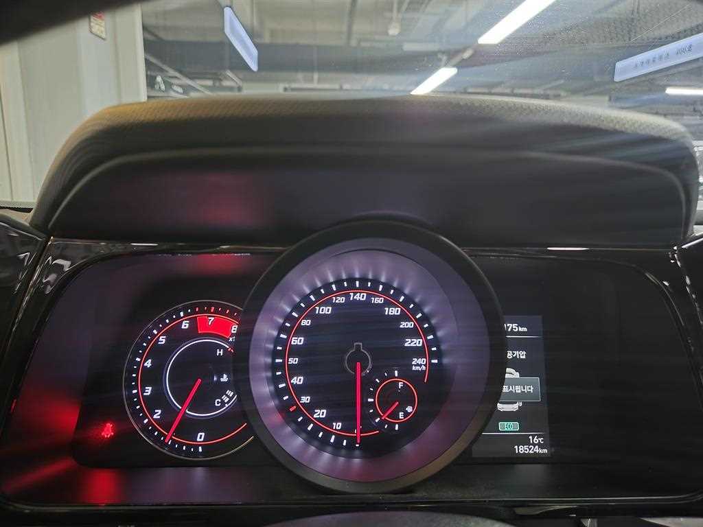 HYUNDAI Avante - Vista 12