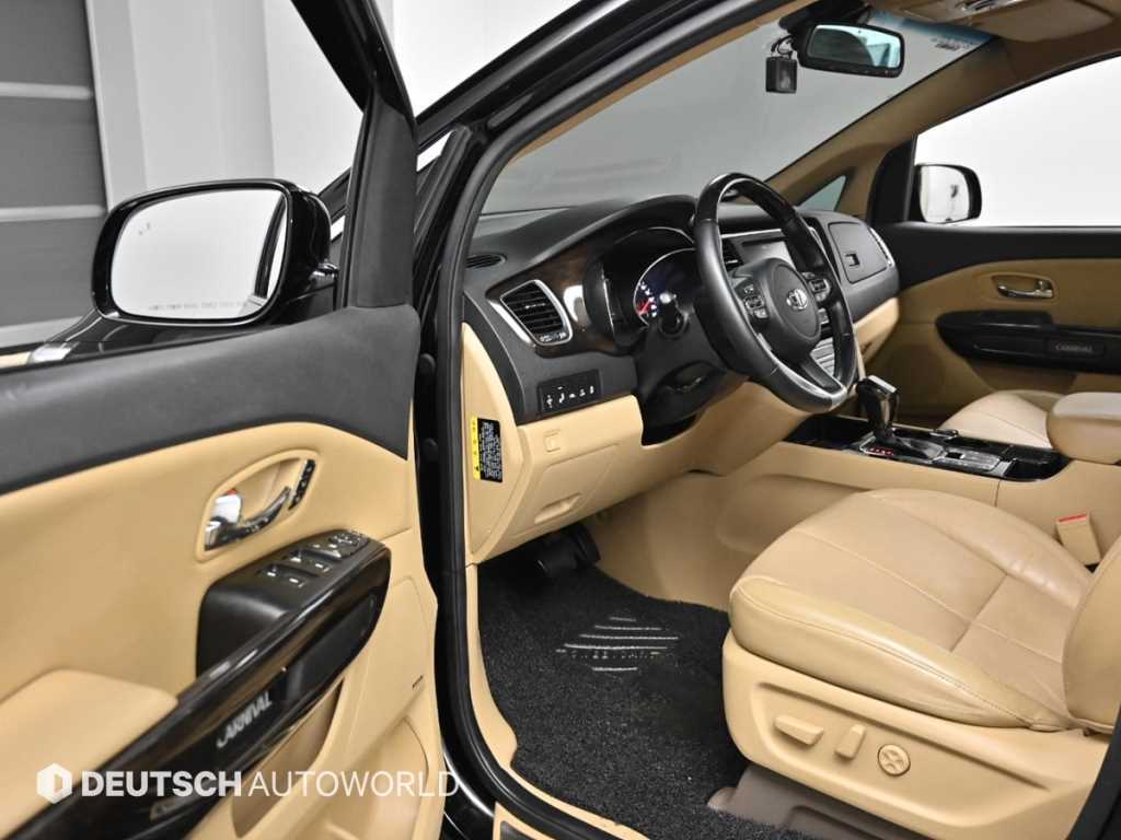 KIA Carnival - Vista 11